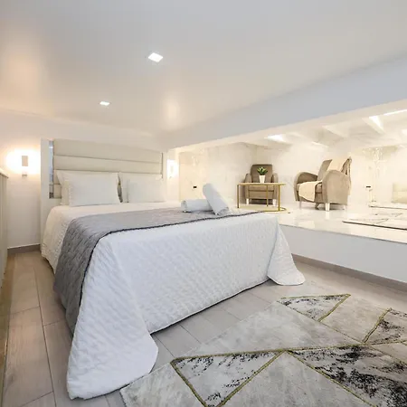 Dina House 纳扎雷