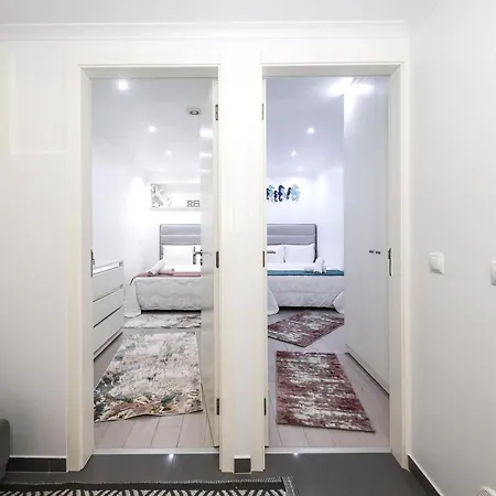 Dina House Nazaré