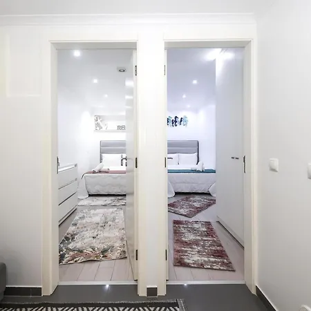 Dina House Nazaré