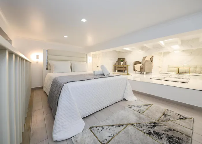 Dina House Nazaré