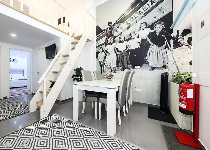 Dina House